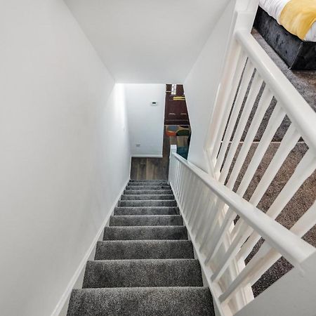 Lovely House In Dagenham / Barking With Free Parking, Wifi & Garden Extérieur photo