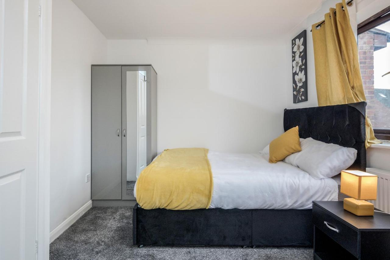 Lovely House In Dagenham / Barking With Free Parking, Wifi & Garden Extérieur photo
